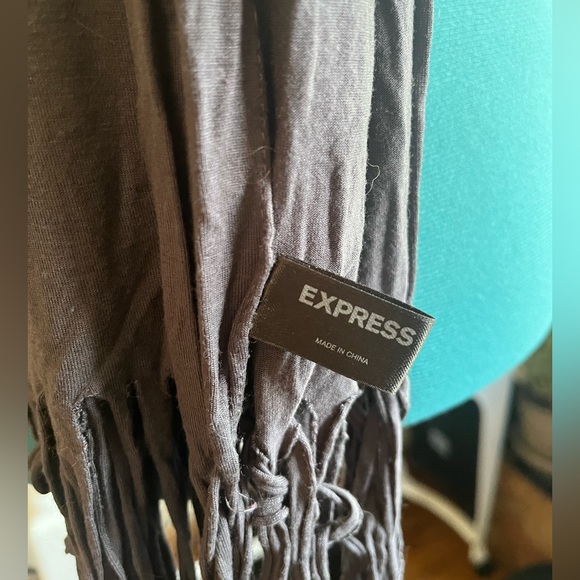 Lightweight grey Express fashion scarf - Picture 3 of 3